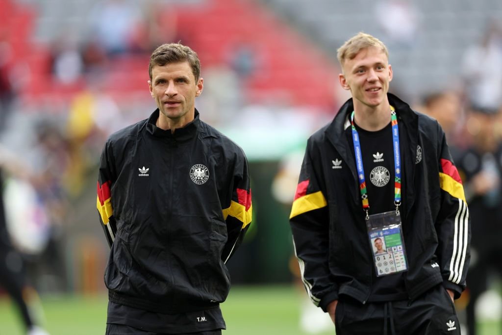 Thomas Muller i-a lăsat mască pe nemți! Ce a făcut la inspecția gazonului_10