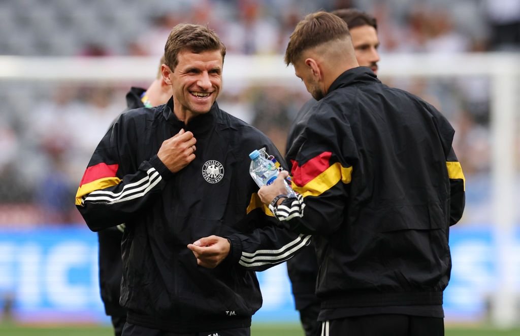 Thomas Muller i-a lăsat mască pe nemți! Ce a făcut la inspecția gazonului_2