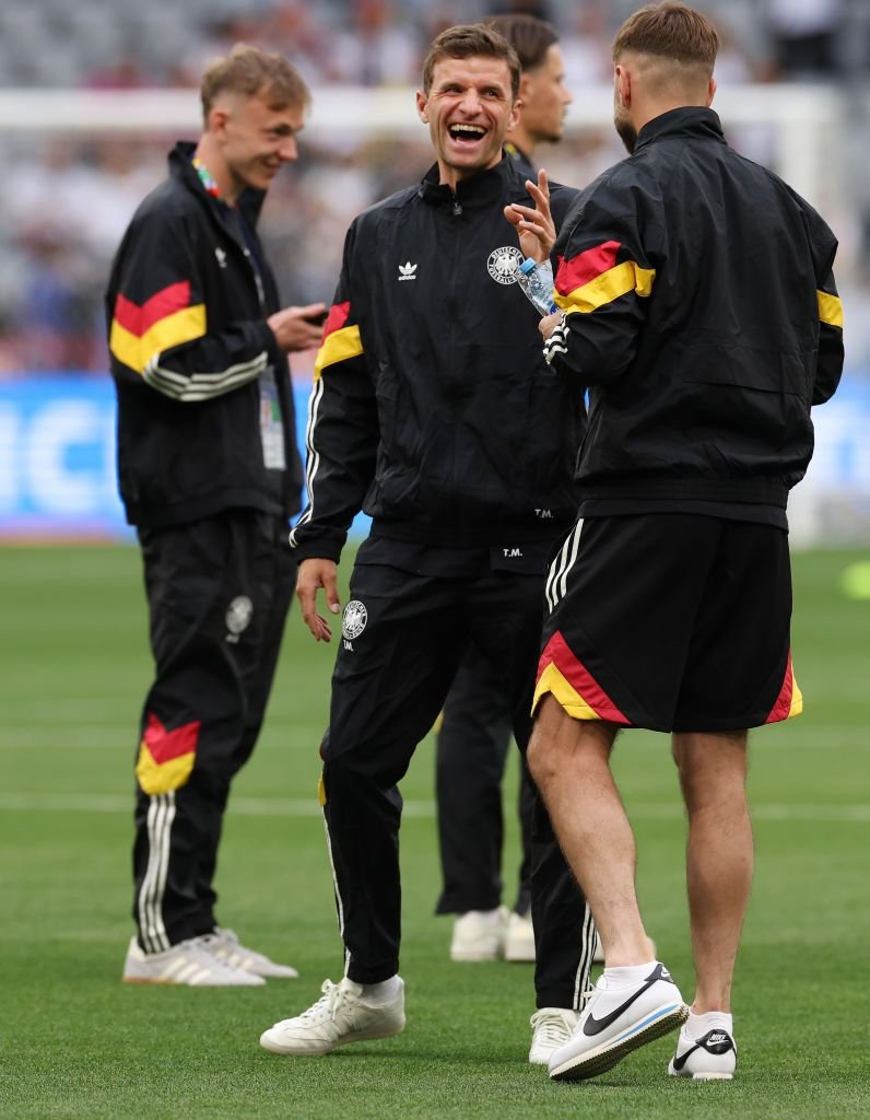 Thomas Muller i-a lăsat mască pe nemți! Ce a făcut la inspecția gazonului_3