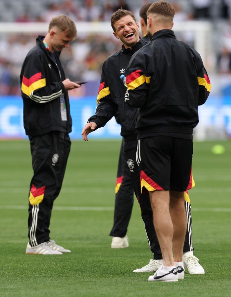 Thomas Muller i-a lăsat mască pe nemți! Ce a făcut la inspecția gazonului_4