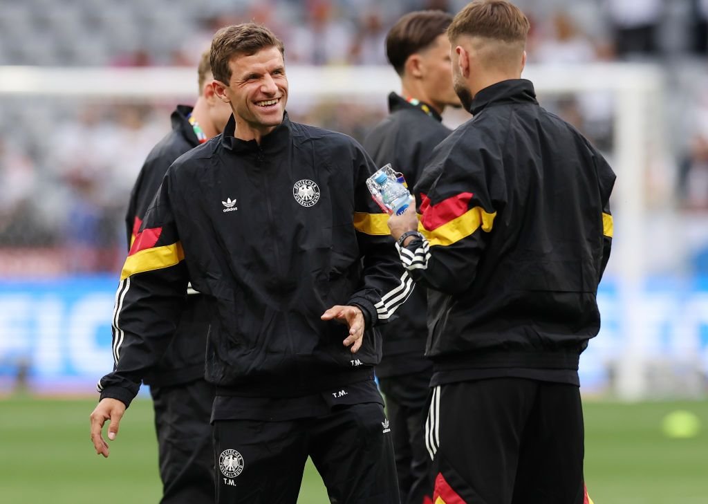 Thomas Muller i-a lăsat mască pe nemți! Ce a făcut la inspecția gazonului_5