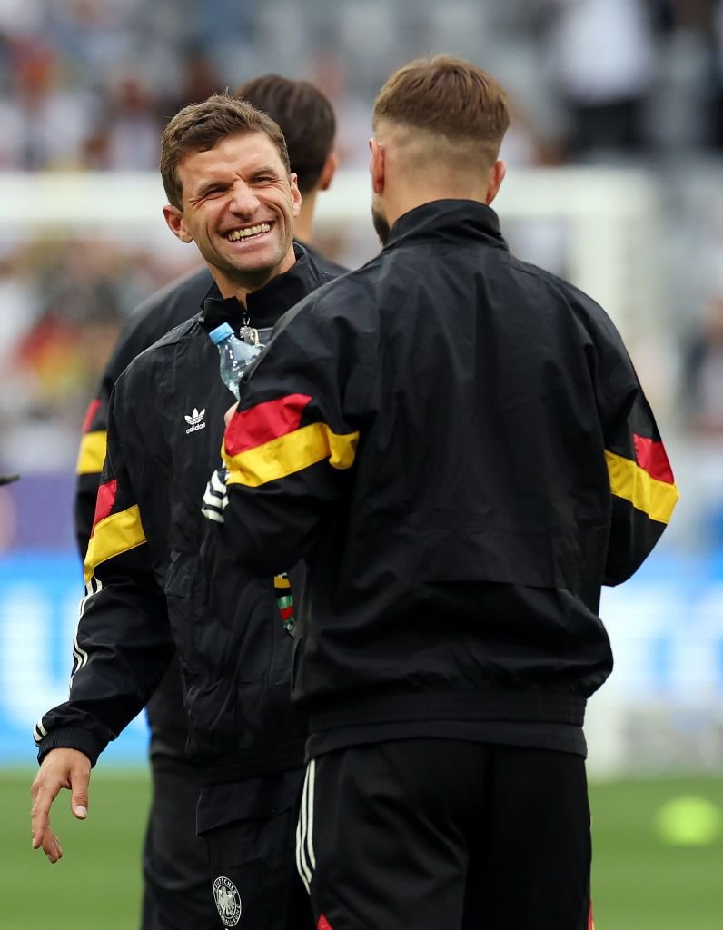 Thomas Muller i-a lăsat mască pe nemți! Ce a făcut la inspecția gazonului_6
