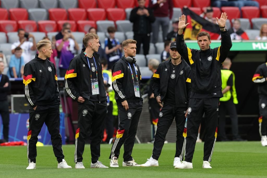 Thomas Muller i-a lăsat mască pe nemți! Ce a făcut la inspecția gazonului_9