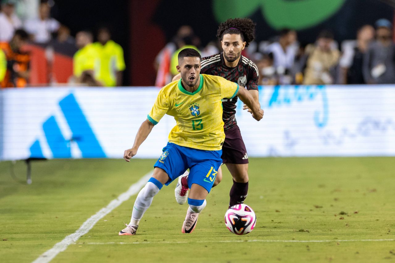 Lecție pentru Rațiu? Ce a pățit jucătorul Braziliei care s-a vopsit înainte de a merge la națională_11