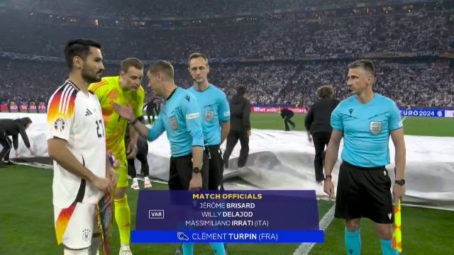 Momentul în care Manuel Neuer a fost trimis la vestiare, chiar înainte de Germania - Scoția: 