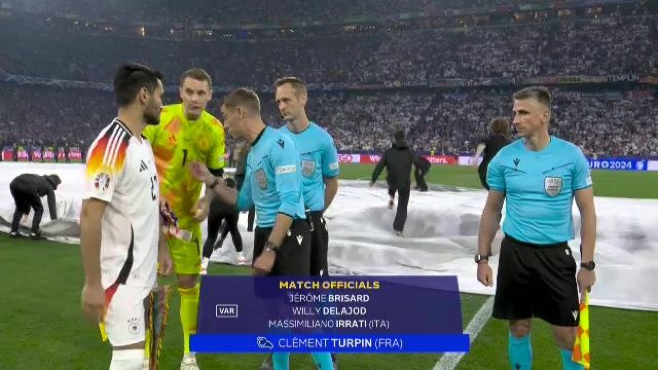 Momentul în care Manuel Neuer a fost trimis la vestiare, chiar înainte de Germania - Scoția: