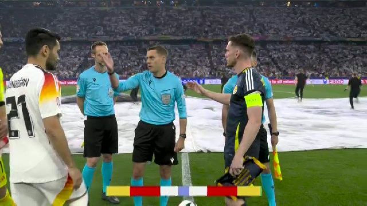Momentul în care Manuel Neuer a fost trimis la vestiare, chiar înainte de Germania - Scoția: