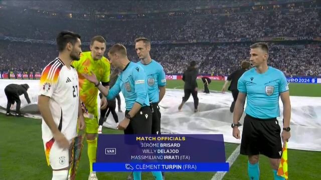 Momentul în care Manuel Neuer a fost trimis la vestiare, chiar înainte de Germania - Scoția: 