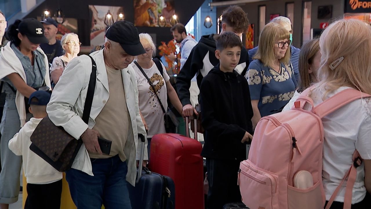 Familia Iordănescu a plecat la EURO 2024! Edi va avea parte de o susținere puternică: ”Sunt mai multe emoții decât în 2016!”_28