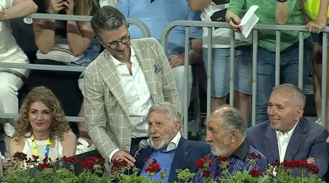 Ilie Năstase a făcut show &icirc;n BT Arena din Cluj, la Sports Festival. A fost aplaudat la scenă deschisă (LIVE pe Pro Arena și VOYO)&nbsp;