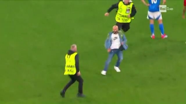 Se cer măsuri după ce meciul Italia - Albania a fost întrerupt în prelungiri. Ce nu s-a văzut la TV_5