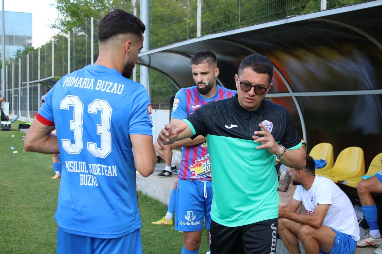 Constantin Budescu ”Sărmăluță” a debutat la Gloria Buzău și atacant de la VfB Stuttgart pentru FC Hermannstadt!_5