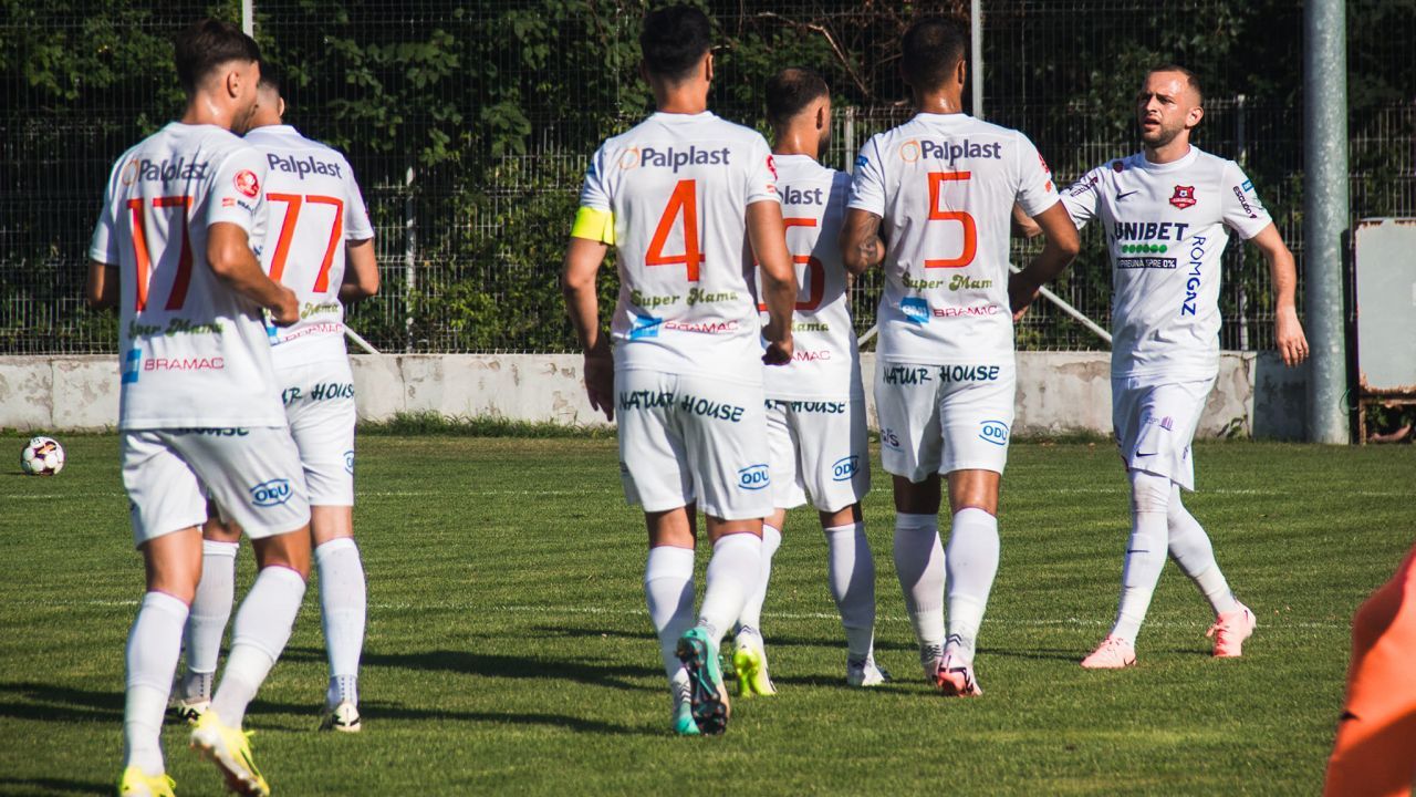 Constantin Budescu ”Sărmăluță” a debutat la Gloria Buzău și atacant de la VfB Stuttgart pentru FC Hermannstadt!_15