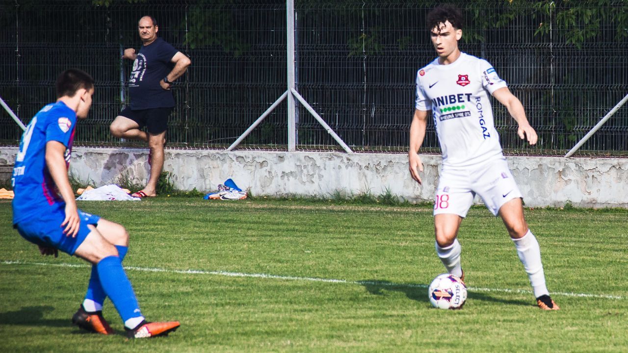 Constantin Budescu ”Sărmăluță” a debutat la Gloria Buzău și atacant de la VfB Stuttgart pentru FC Hermannstadt!_20