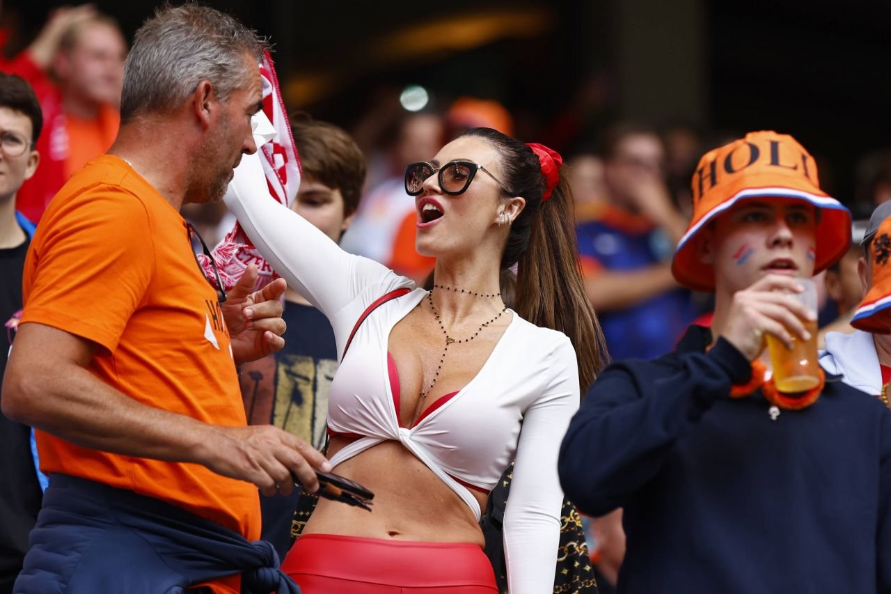 Fetele cochetele! Show în tribune la Polonia - Olanda, blockbuster la EURO 2024_2