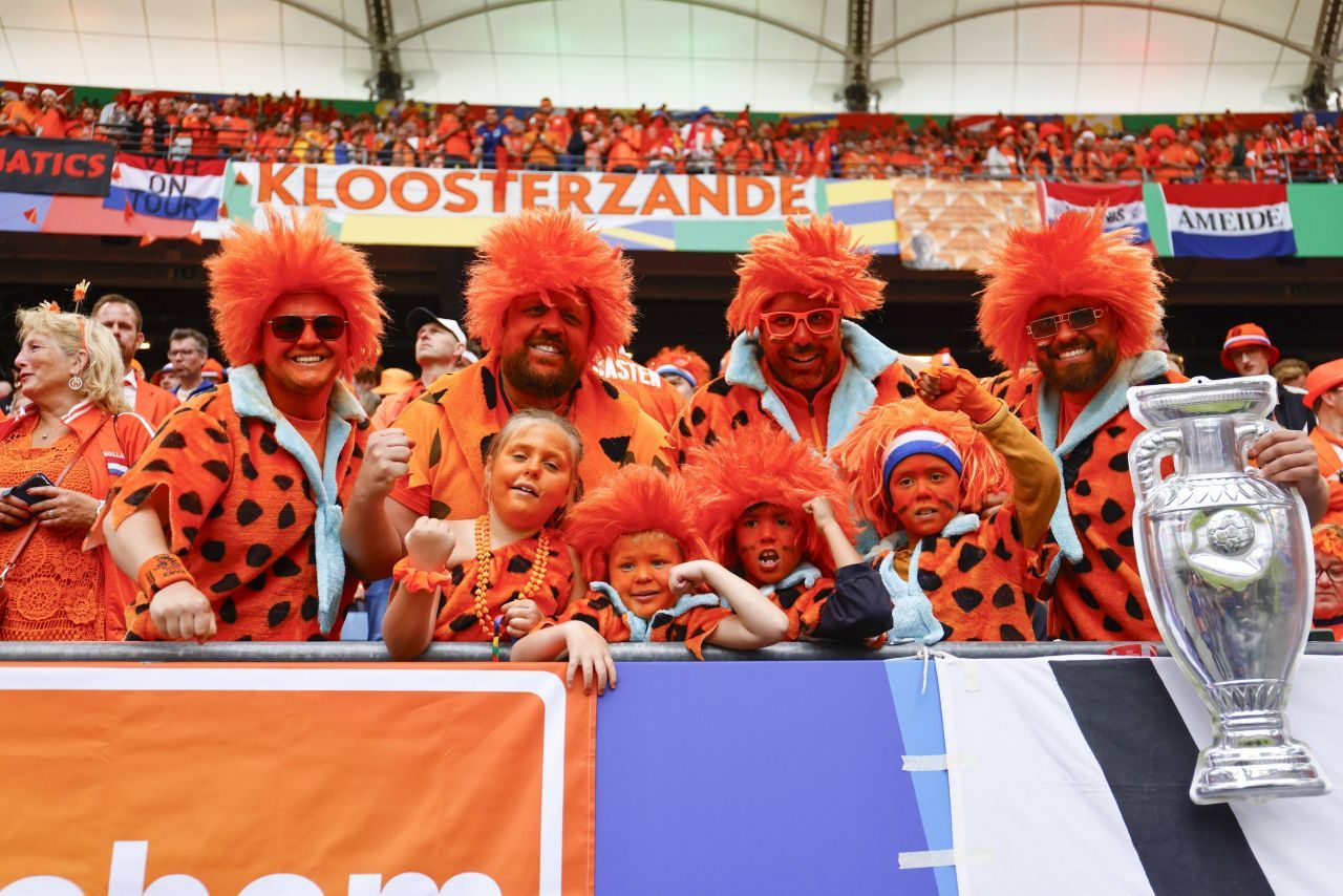 Fetele cochetele! Show în tribune la Polonia - Olanda, blockbuster la EURO 2024_4