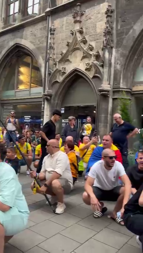Spectacol pe străzile din Germania! Cum au fost surprinși suporterii tricolorilor_6