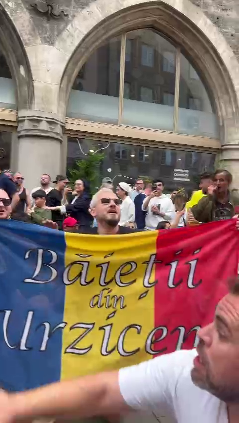 Spectacol pe străzile din Germania! Cum au fost surprinși suporterii tricolorilor_18