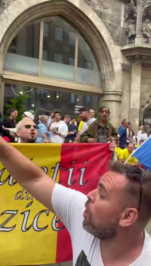 Spectacol pe străzile din Germania! Cum au fost surprinși suporterii tricolorilor_20