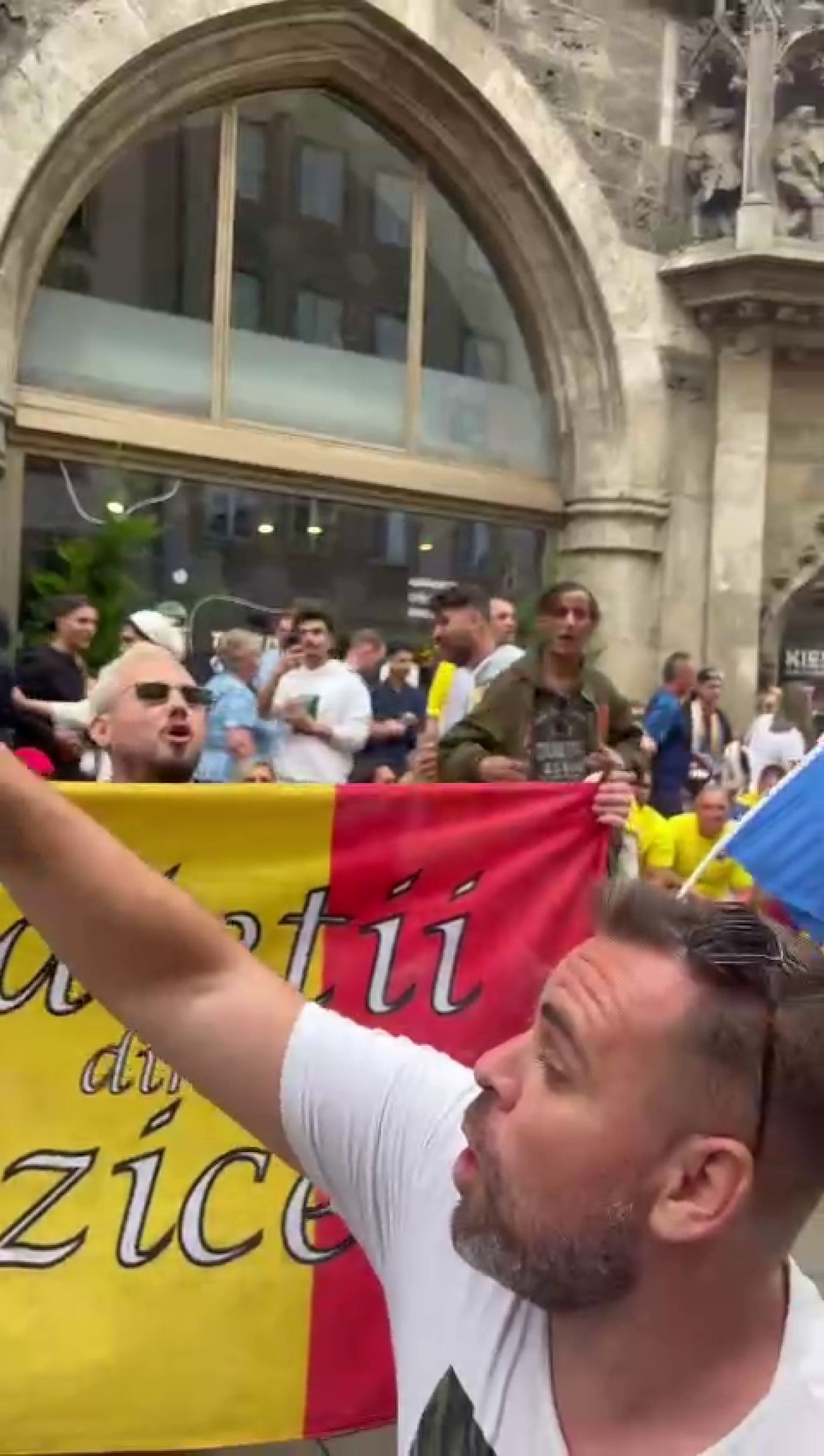 Spectacol pe străzile din Germania! Cum au fost surprinși suporterii tricolorilor_20