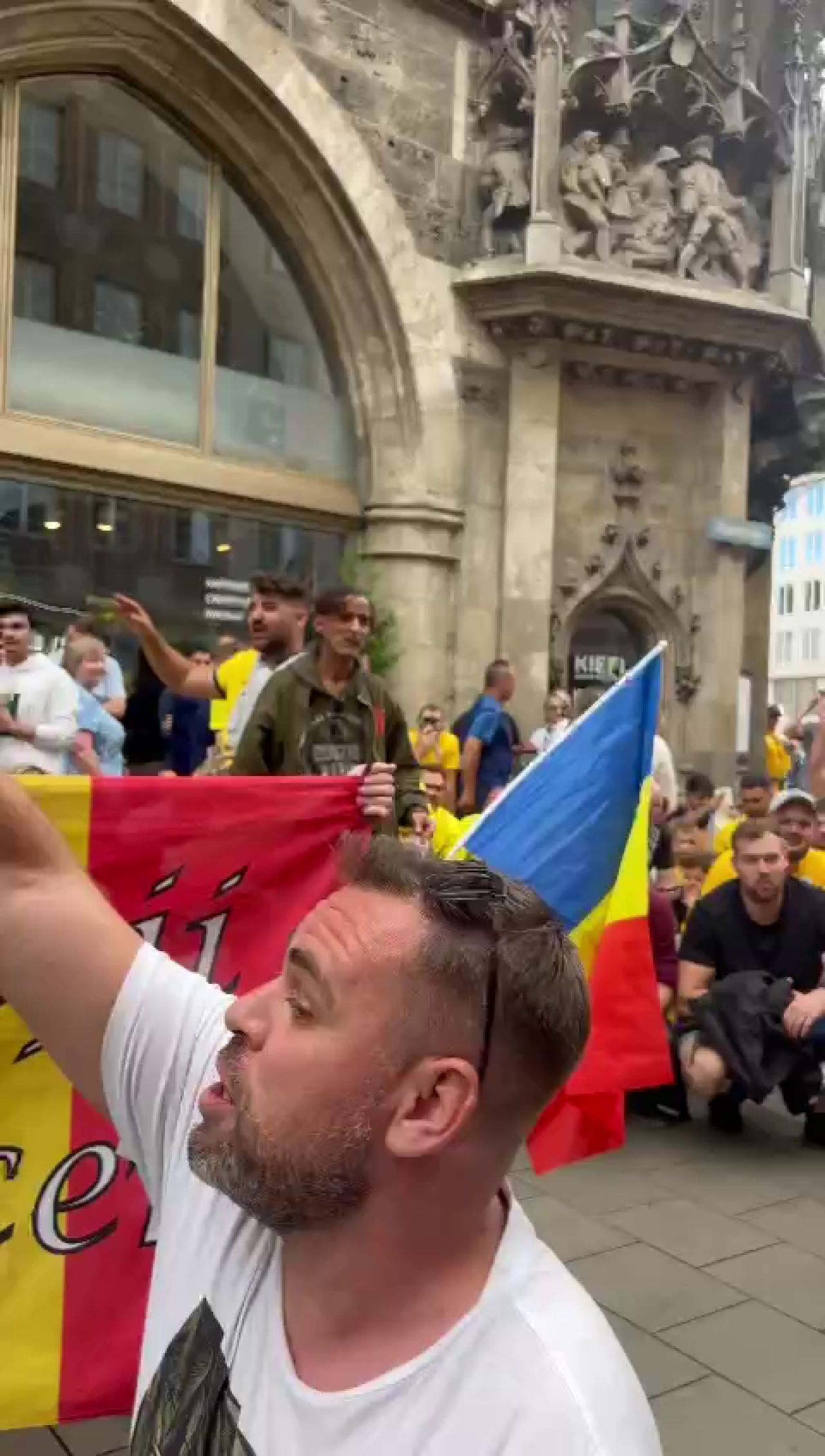 Spectacol pe străzile din Germania! Cum au fost surprinși suporterii tricolorilor_23