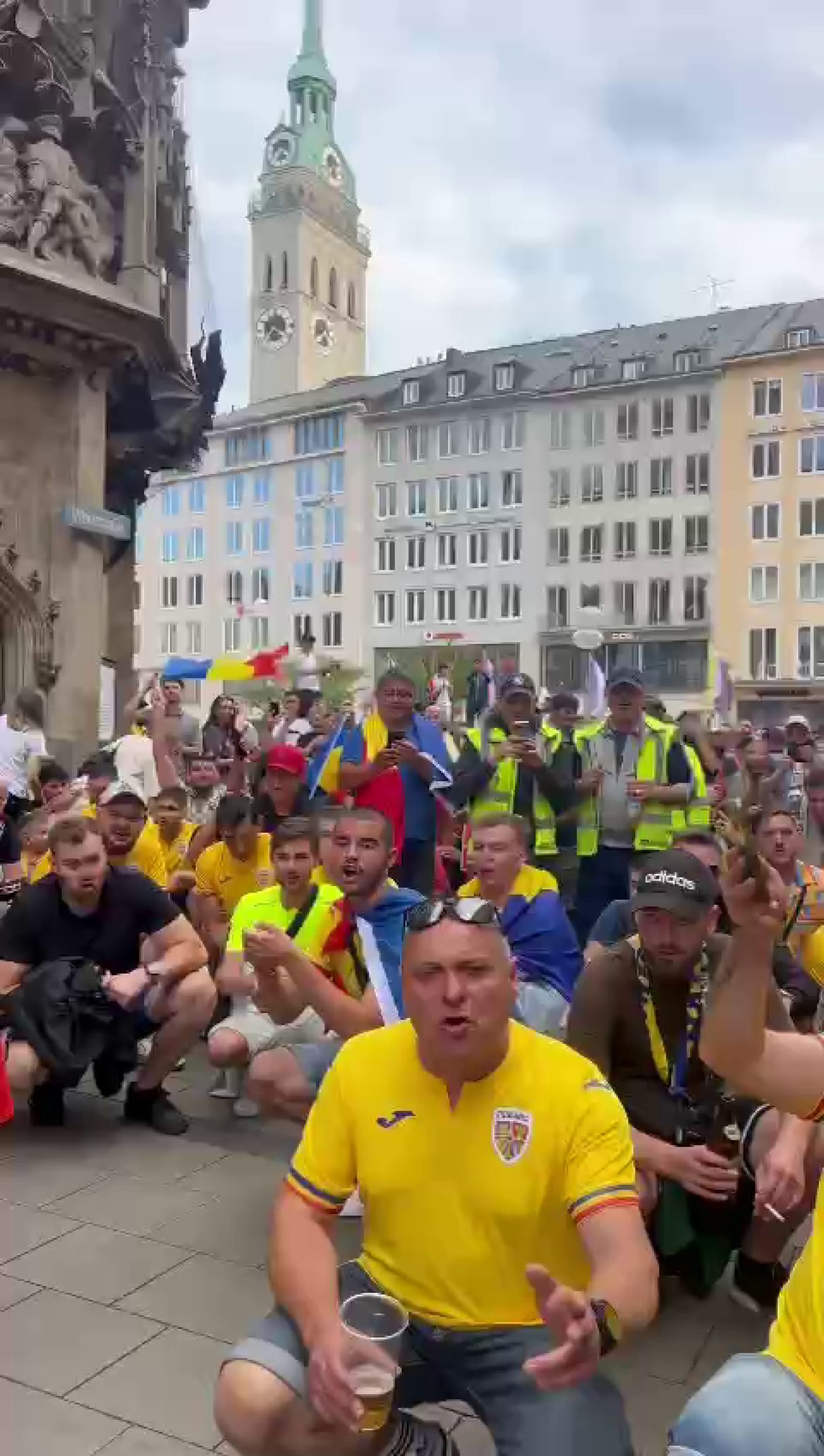 Spectacol pe străzile din Germania! Cum au fost surprinși suporterii tricolorilor_31