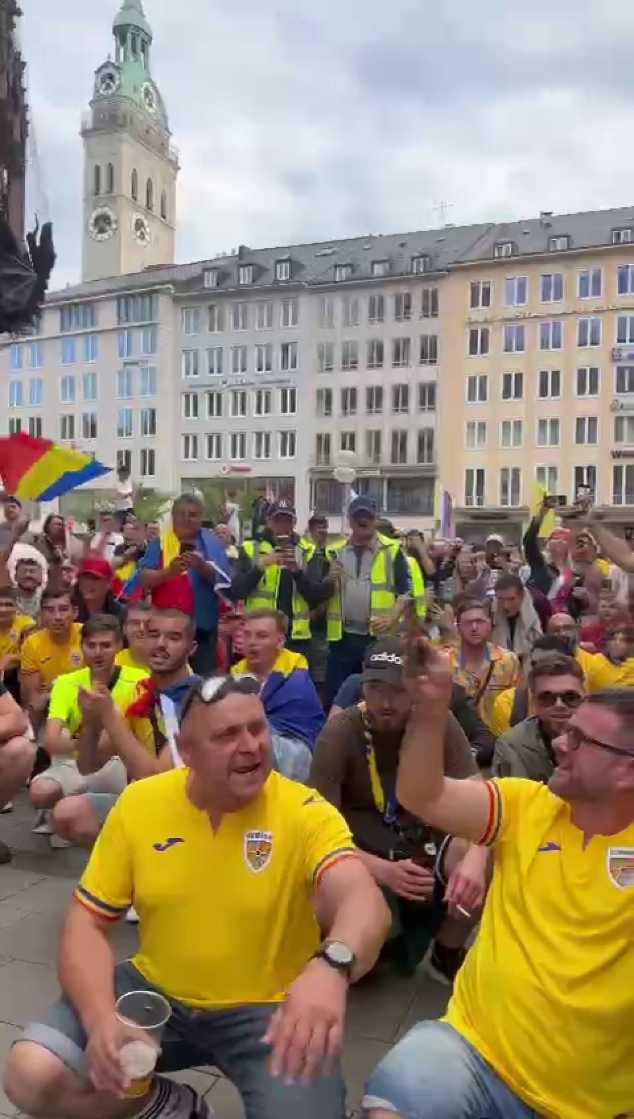 Spectacol pe străzile din Germania! Cum au fost surprinși suporterii tricolorilor_33