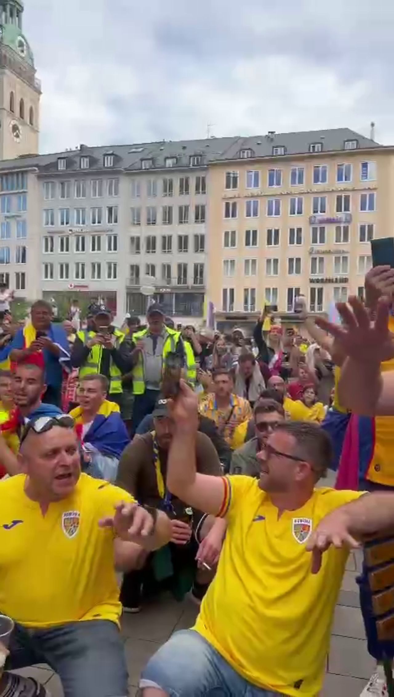 Spectacol pe străzile din Germania! Cum au fost surprinși suporterii tricolorilor_1