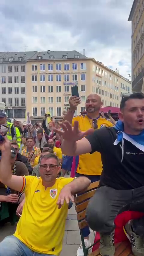 Spectacol pe străzile din Germania! Cum au fost surprinși suporterii tricolorilor_35