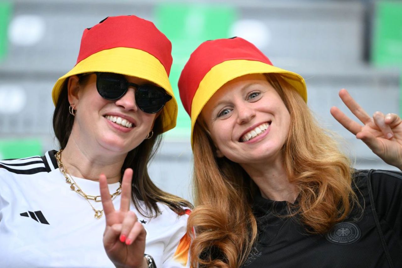 Frumusețile de la EURO 2024! Imagini spectaculoase cu fanele care au făcut senzație în tribune _18