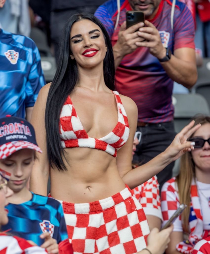 Frumusețile de la EURO 2024! Imagini spectaculoase cu fanele care au făcut senzație în tribune _22