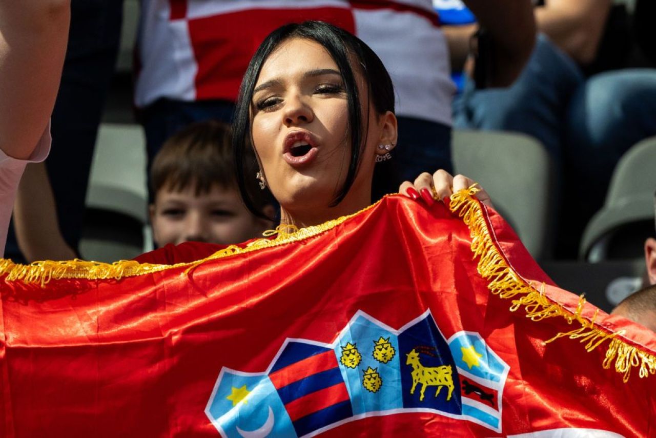 Frumusețile de la EURO 2024! Imagini spectaculoase cu fanele care au făcut senzație în tribune _23