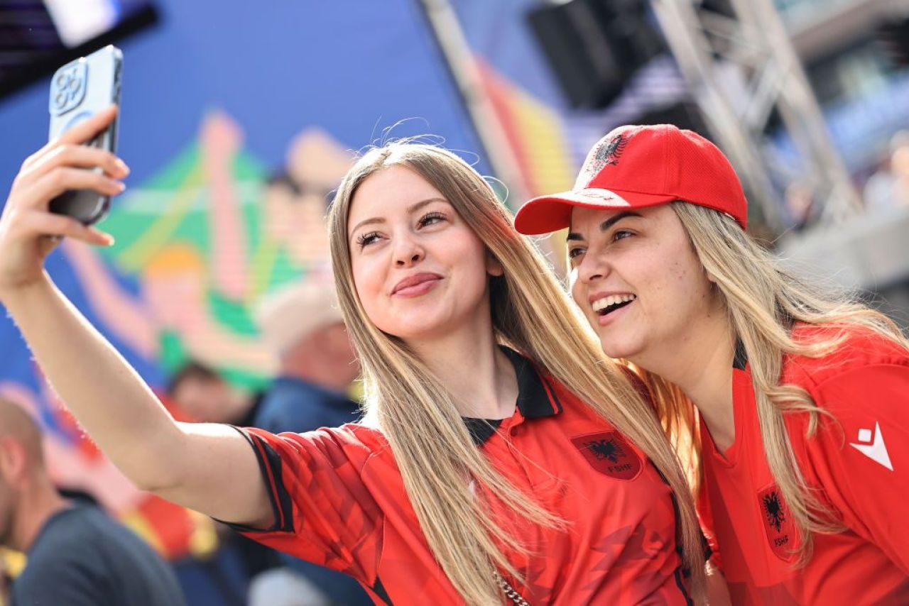 Frumusețile de la EURO 2024! Imagini spectaculoase cu fanele care au făcut senzație în tribune _28