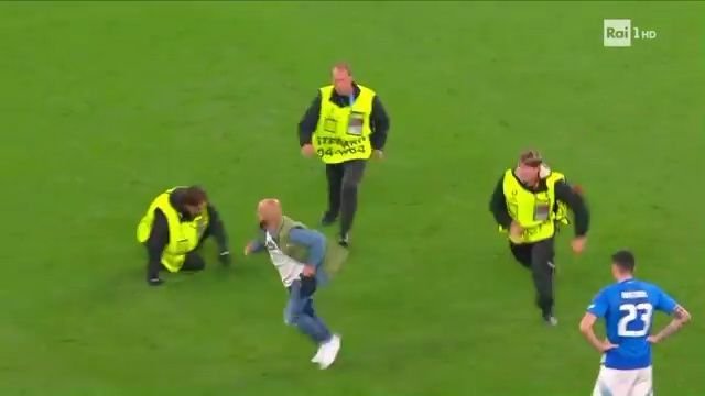 Scandal la EURO 2024: UEFA deschide o anchetă după haosul provocat de fanii albanezi!_4