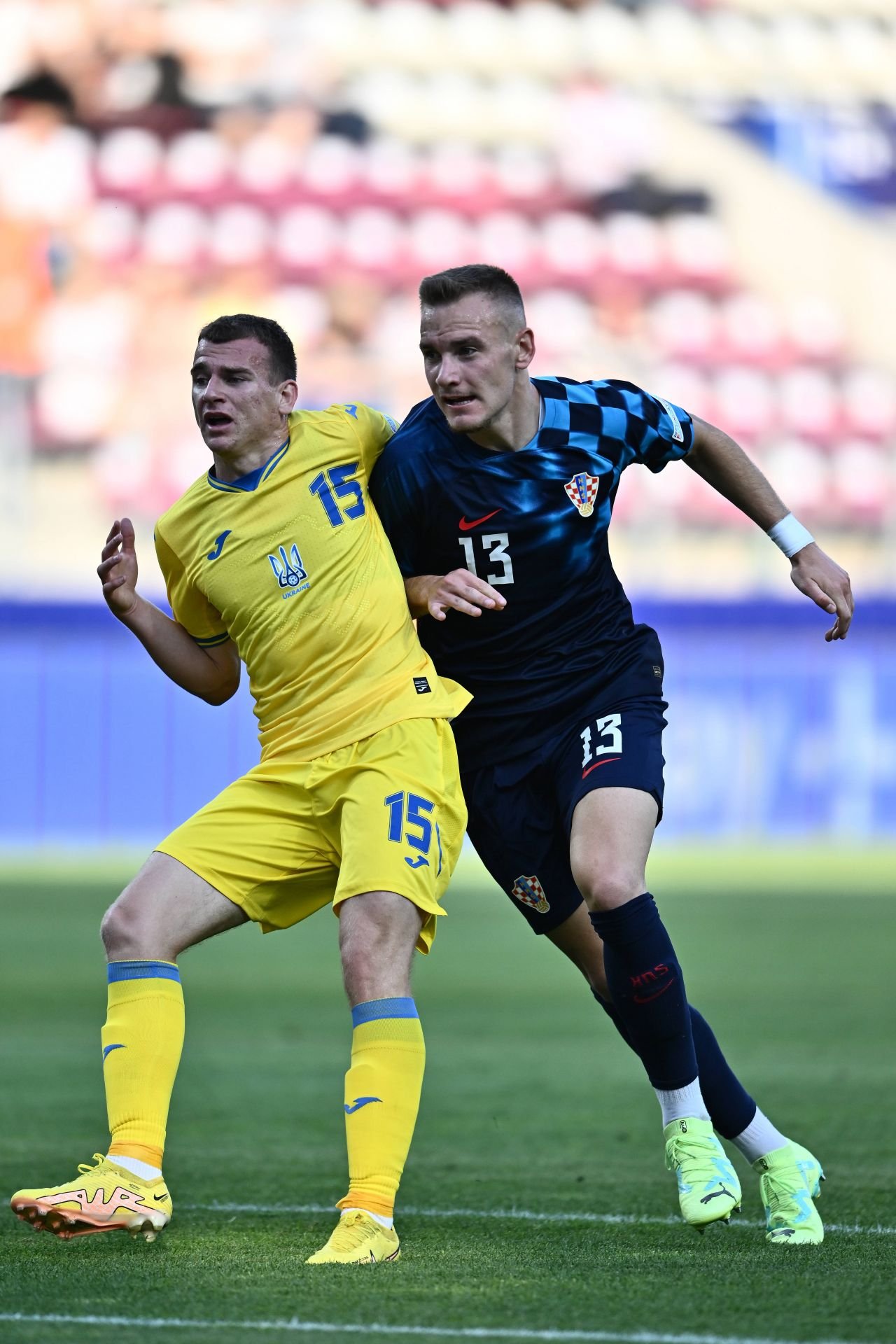 Fotbalistul român născut lângă Galați a semnat cu Dinamo Kiev, vicecampioana Ucrainei! Contract pe 5 sezoane, salariu pe măsură_5