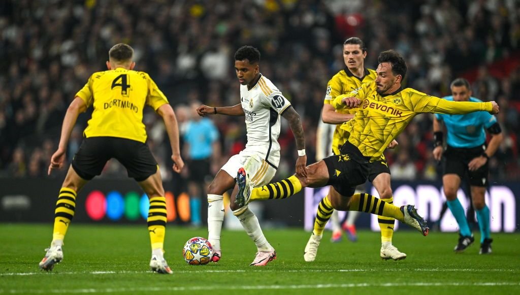 Ademenit cu un salariu imens de cluburile saudite, Hummels s-a decis să semneze cu un club important din Europa_3