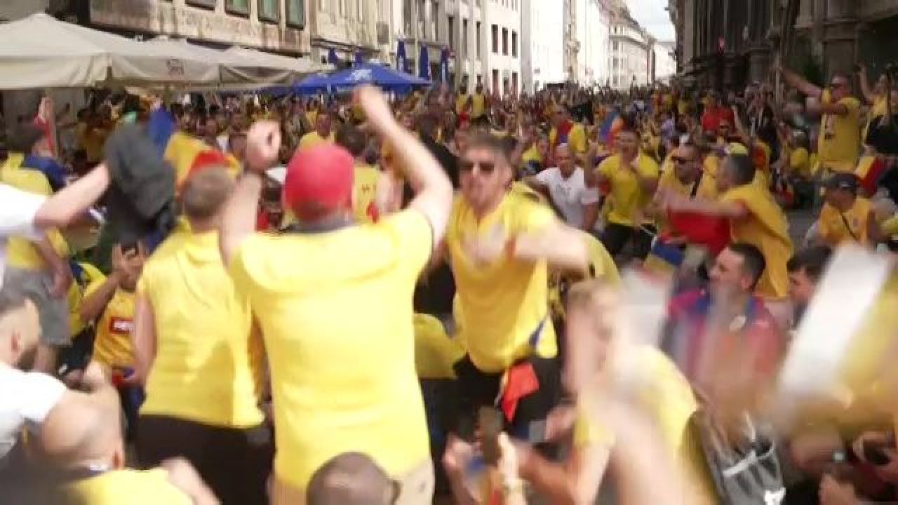 Atmosferă fantastică înainte de România - Ucraina! Imnul a răsunat pe străzile din Munchen_18