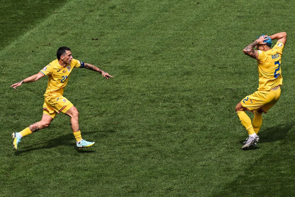 Imaginea virală cu reacția lui Andrei Rațiu după golul lui Nicolae Stanciu. Presa internațională, la picioarele tricolorilor_1