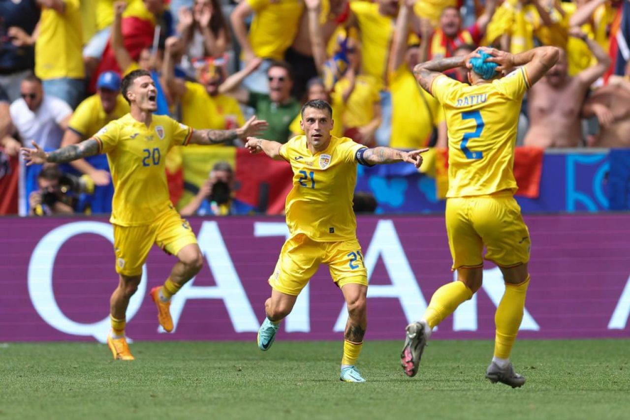 Imaginea virală cu reacția lui Andrei Rațiu după golul lui Nicolae Stanciu. Presa internațională, la picioarele tricolorilor_2