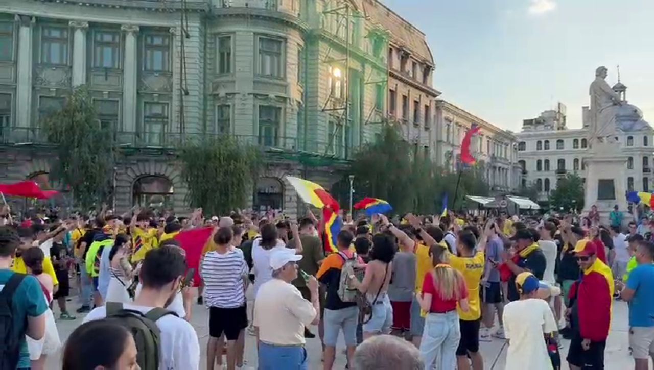 Fierbe Piața Universității! Românii au strălucit în centrul Bucureștiului după victoria naționalei de la EURO 2024_1
