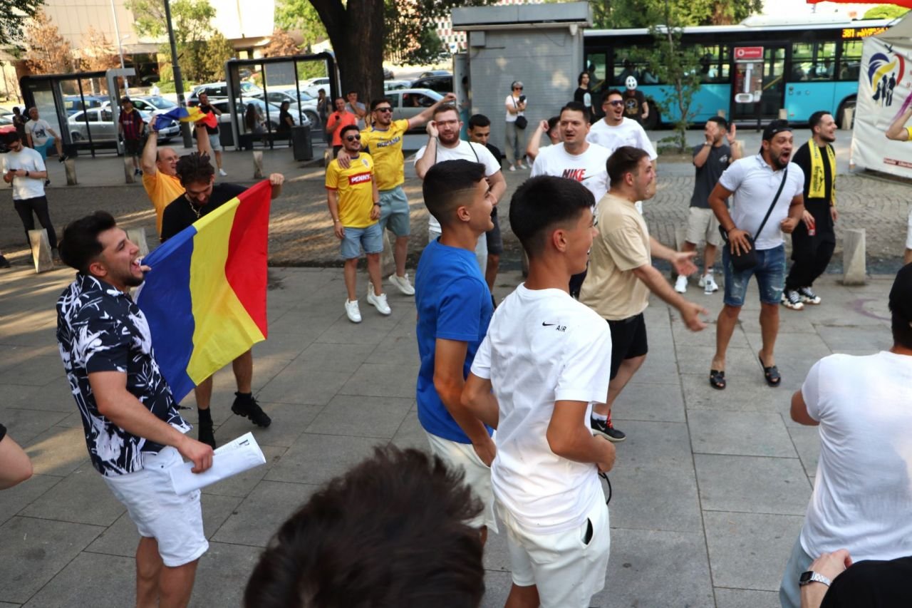Fierbe Piața Universității! Românii au strălucit în centrul Bucureștiului după victoria naționalei de la EURO 2024_3