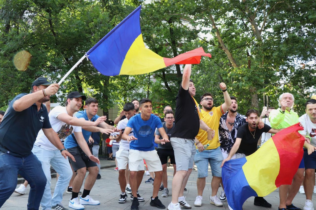 Fierbe Piața Universității! Românii au strălucit în centrul Bucureștiului după victoria naționalei de la EURO 2024_4