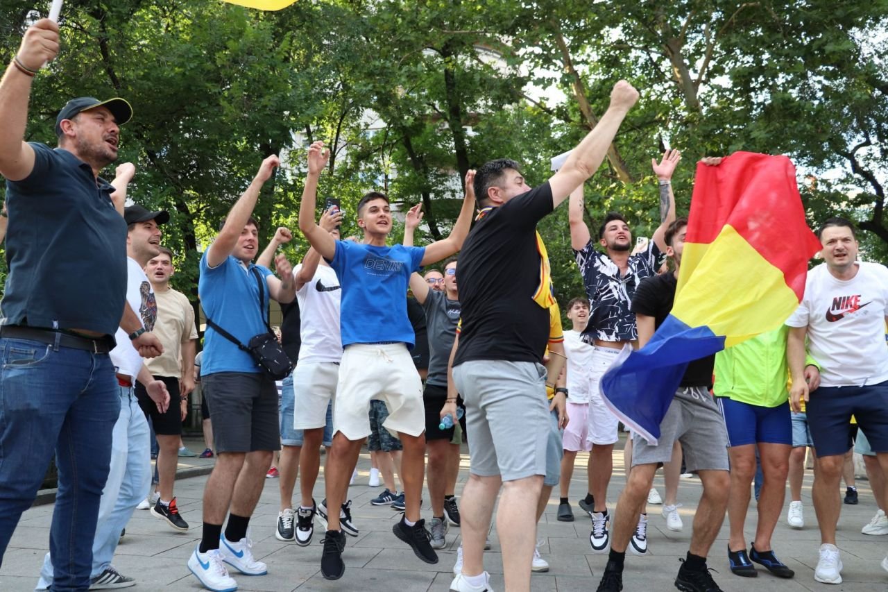 Fierbe Piața Universității! Românii au strălucit în centrul Bucureștiului după victoria naționalei de la EURO 2024_5