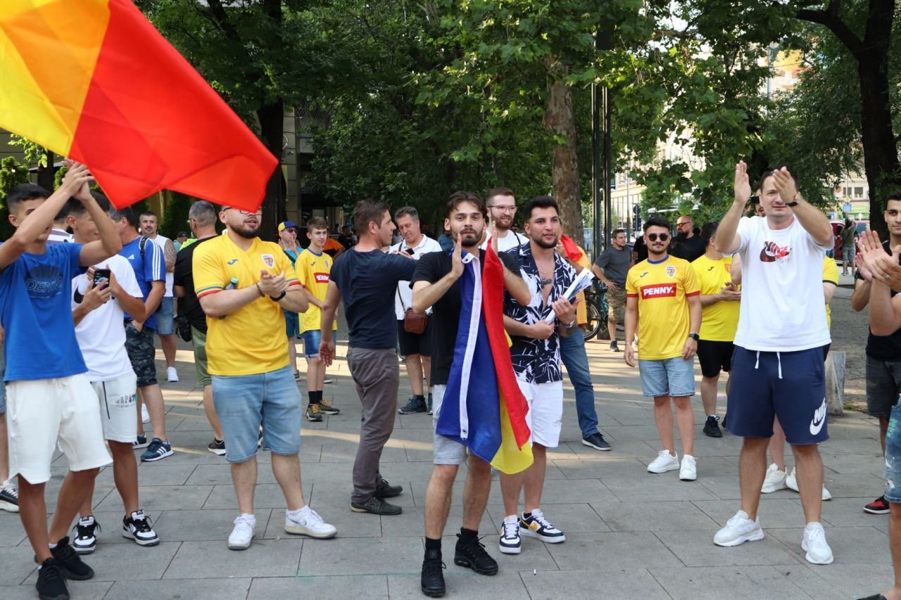 Fierbe Piața Universității! Românii au strălucit în centrul Bucureștiului după victoria naționalei de la EURO 2024_7