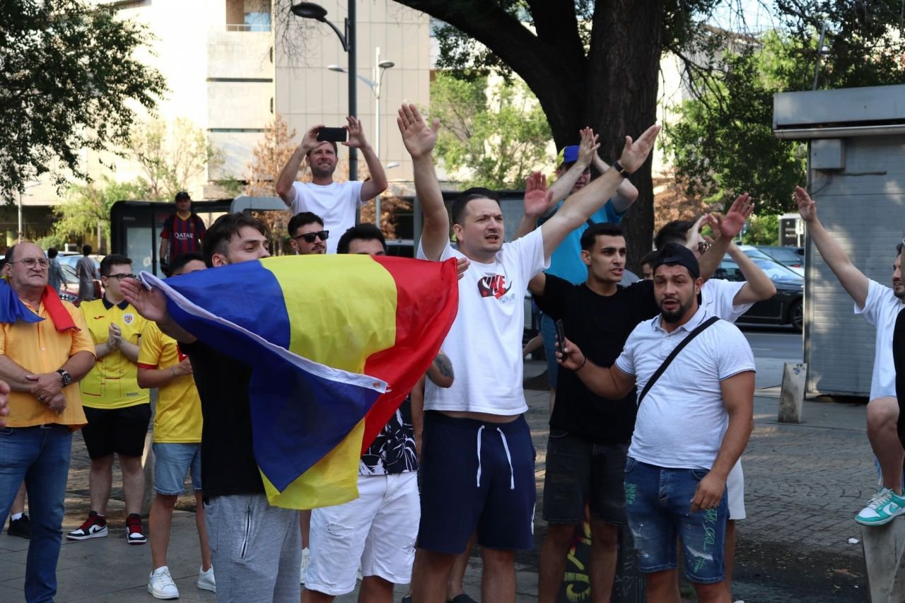 Fierbe Piața Universității! Românii au strălucit în centrul Bucureștiului după victoria naționalei de la EURO 2024_8