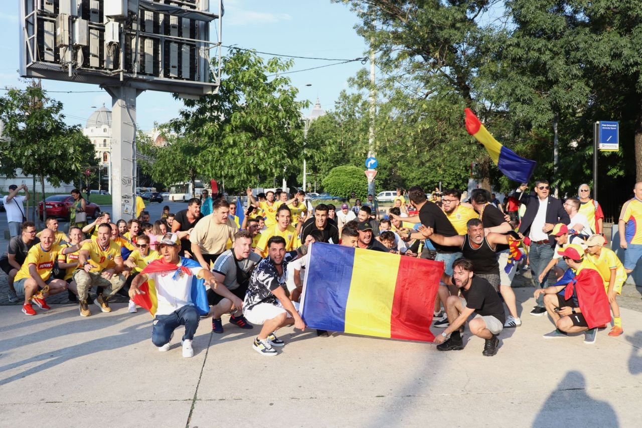 Fierbe Piața Universității! Românii au strălucit în centrul Bucureștiului după victoria naționalei de la EURO 2024_10