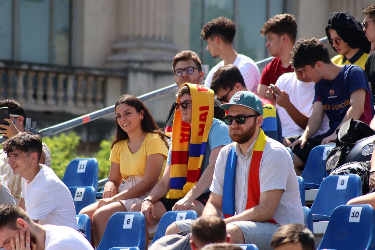 Nebunie în București! Fanii României au vizionat meciul cu Ucraina, la o temperatură de 35 de grade Celsius_16