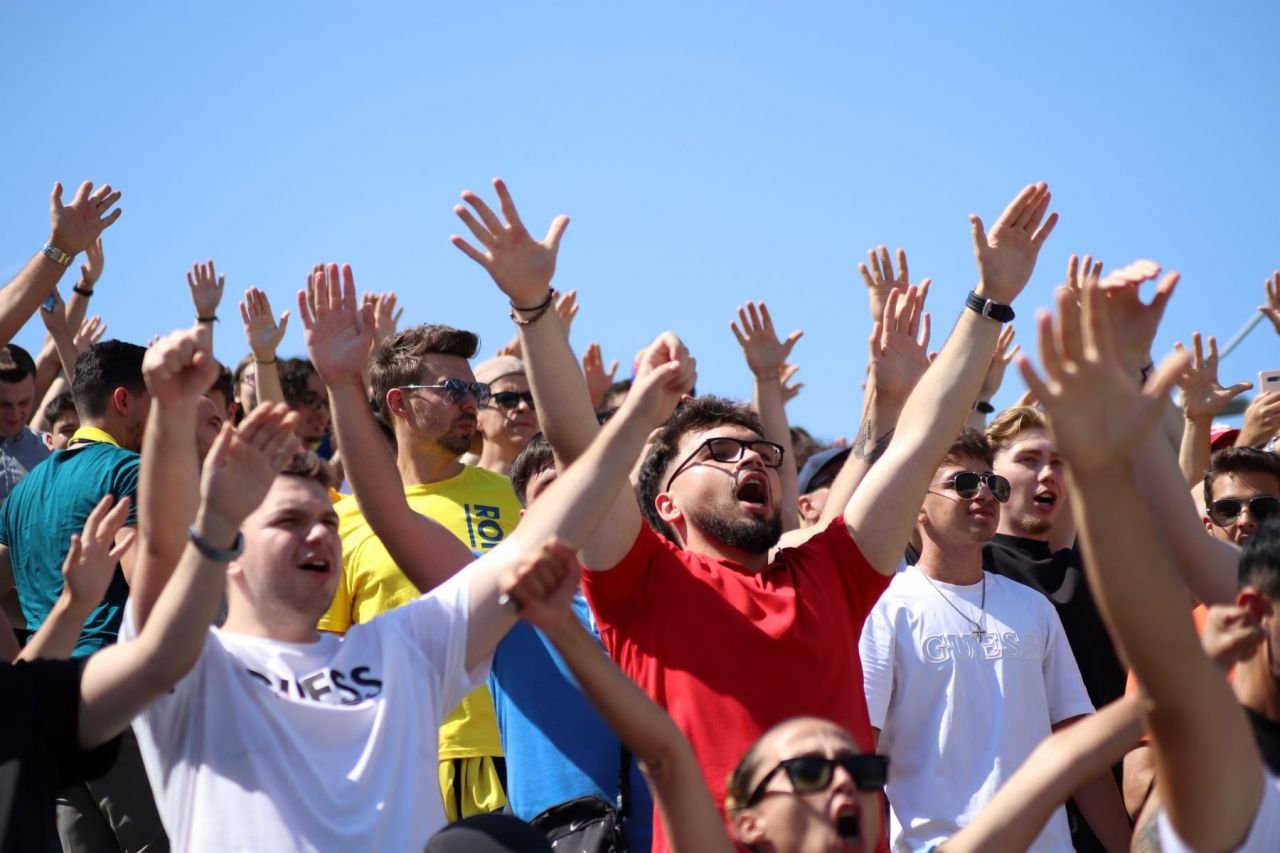 Nebunie în București! Fanii României au vizionat meciul cu Ucraina, la o temperatură de 35 de grade Celsius_28