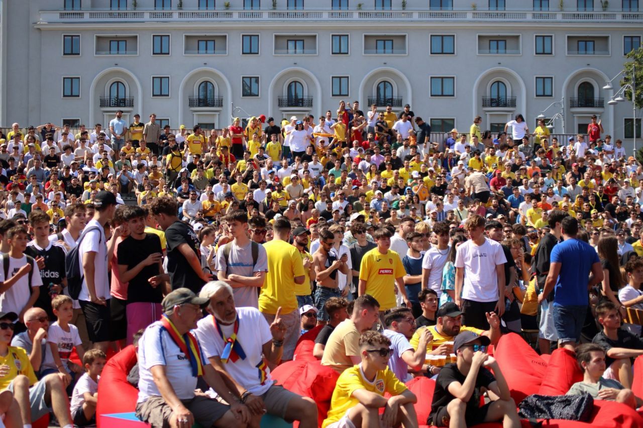 Nebunie în București! Fanii României au vizionat meciul cu Ucraina, la o temperatură de 35 de grade Celsius_38