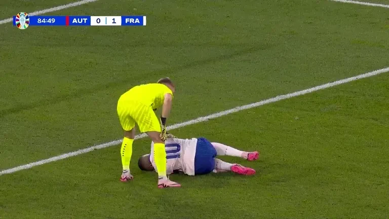 Austria - Franța: accidentare Kylian Mbappe